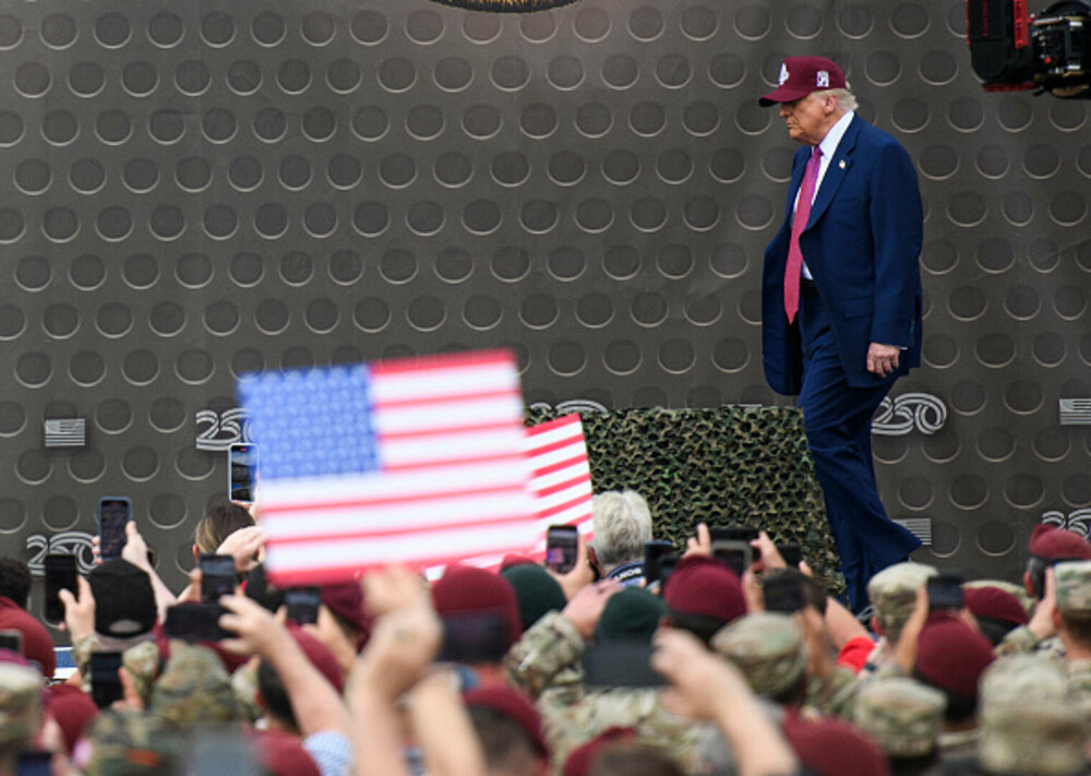 Donald Trump, discurs la Fort Bragg: Protestele din Los Angeles reprezintă un risc pentru securitatea naţională. FOTO & VIDEO - Imaginea 6