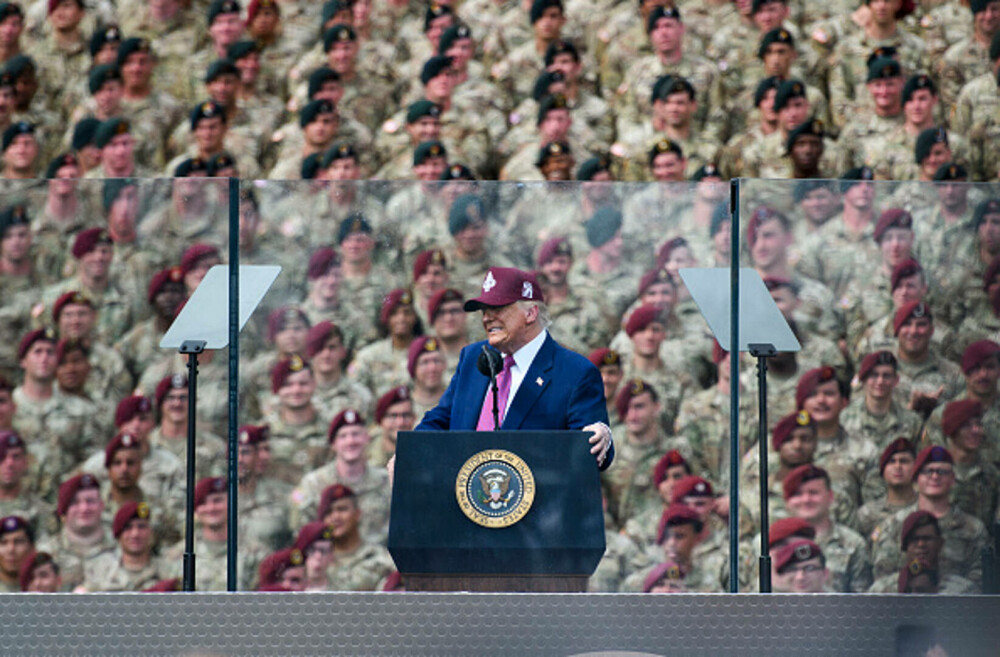 Donald Trump, discurs la Fort Bragg: Protestele din Los Angeles reprezintă un risc pentru securitatea naţională. FOTO & VIDEO - Imaginea 8