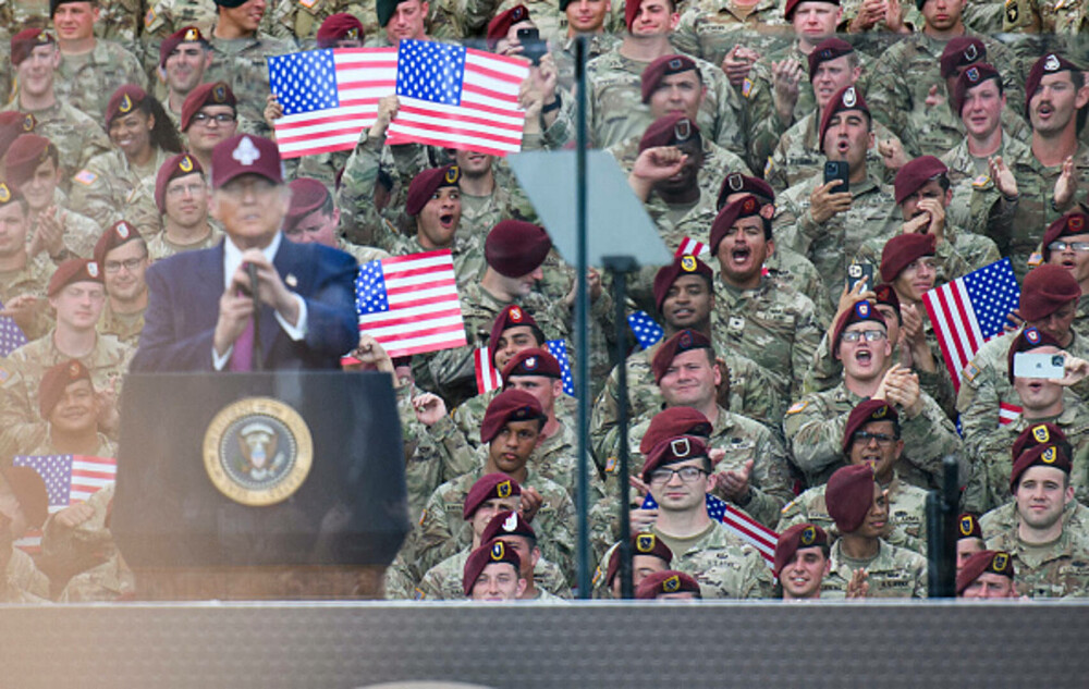 Donald Trump, discurs la Fort Bragg: Protestele din Los Angeles reprezintă un risc pentru securitatea naţională. FOTO & VIDEO - Imaginea 10