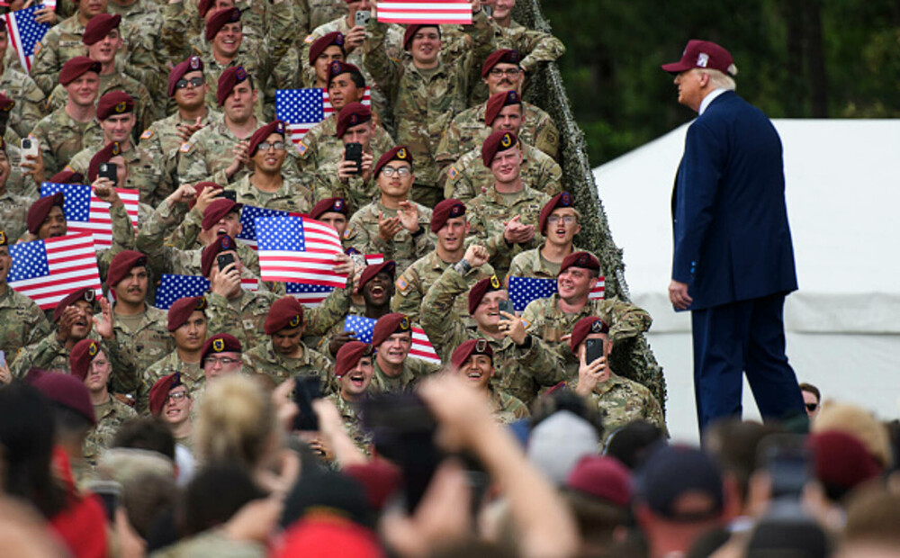 Donald Trump, discurs la Fort Bragg: Protestele din Los Angeles reprezintă un risc pentru securitatea naţională. FOTO & VIDEO - Imaginea 17