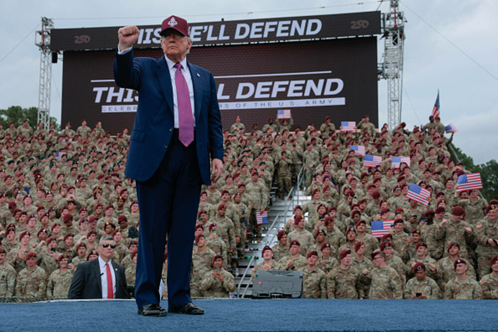 Donald Trump, discurs la Fort Bragg: Protestele din Los Angeles reprezintă un risc pentru securitatea naţională. FOTO & VIDEO - Imaginea 31