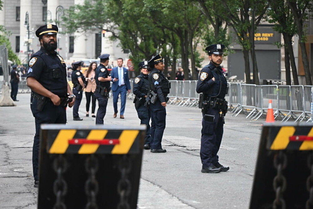 „Frica este prezentă în fiecare zi”. Manifestaţie la New York împotriva politicii migratorii a lui Donald Trump. FOTO & VIDEO - Imaginea 1