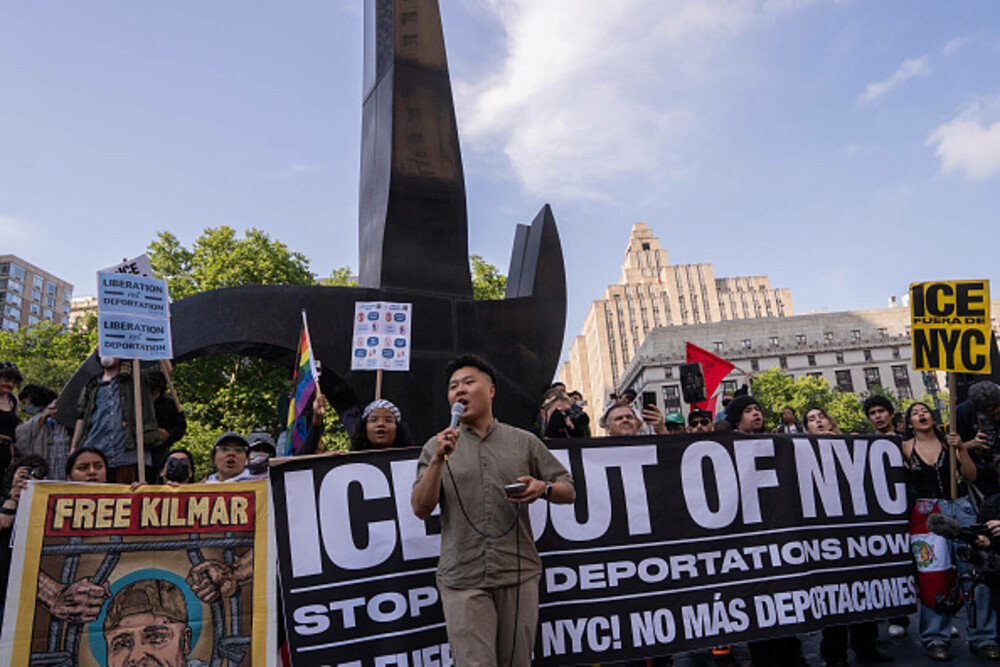 „Frica este prezentă în fiecare zi”. Manifestaţie la New York împotriva politicii migratorii a lui Donald Trump. FOTO & VIDEO - Imaginea 5