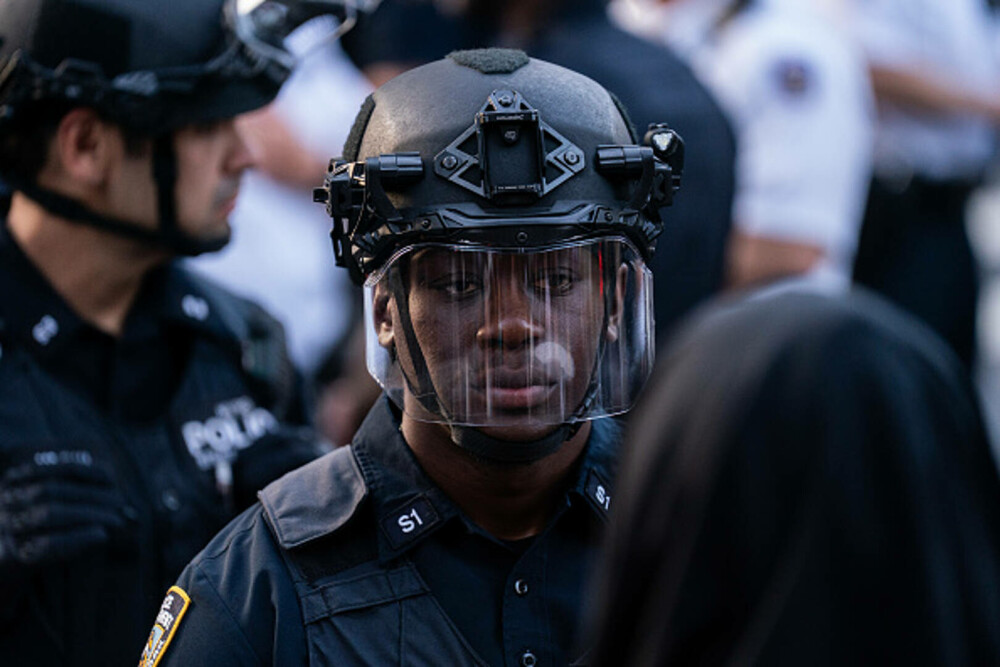 „Frica este prezentă în fiecare zi”. Manifestaţie la New York împotriva politicii migratorii a lui Donald Trump. FOTO & VIDEO - Imaginea 21