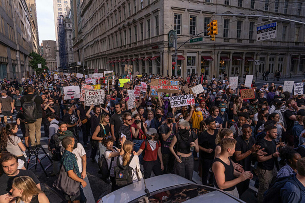 „Frica este prezentă în fiecare zi”. Manifestaţie la New York împotriva politicii migratorii a lui Donald Trump. FOTO & VIDEO - Imaginea 33