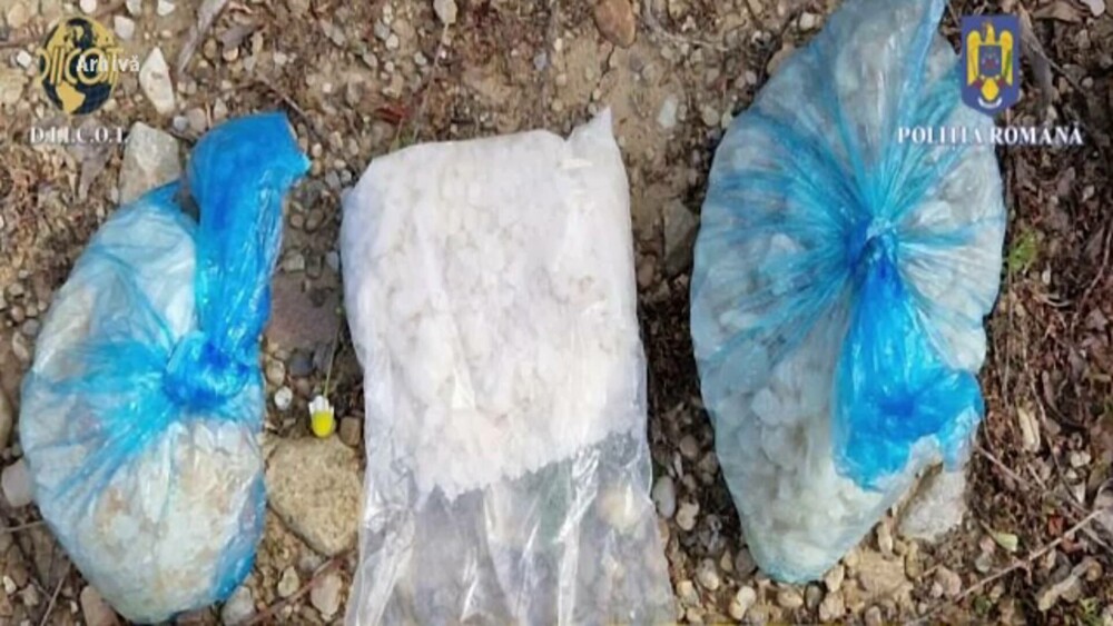 Vicepreşedintele USR Cluj a găsit un pachet cu droguri de mare risc sub maşina sa. Senatorul a sesizat procurorii DIICOT - Imaginea 2