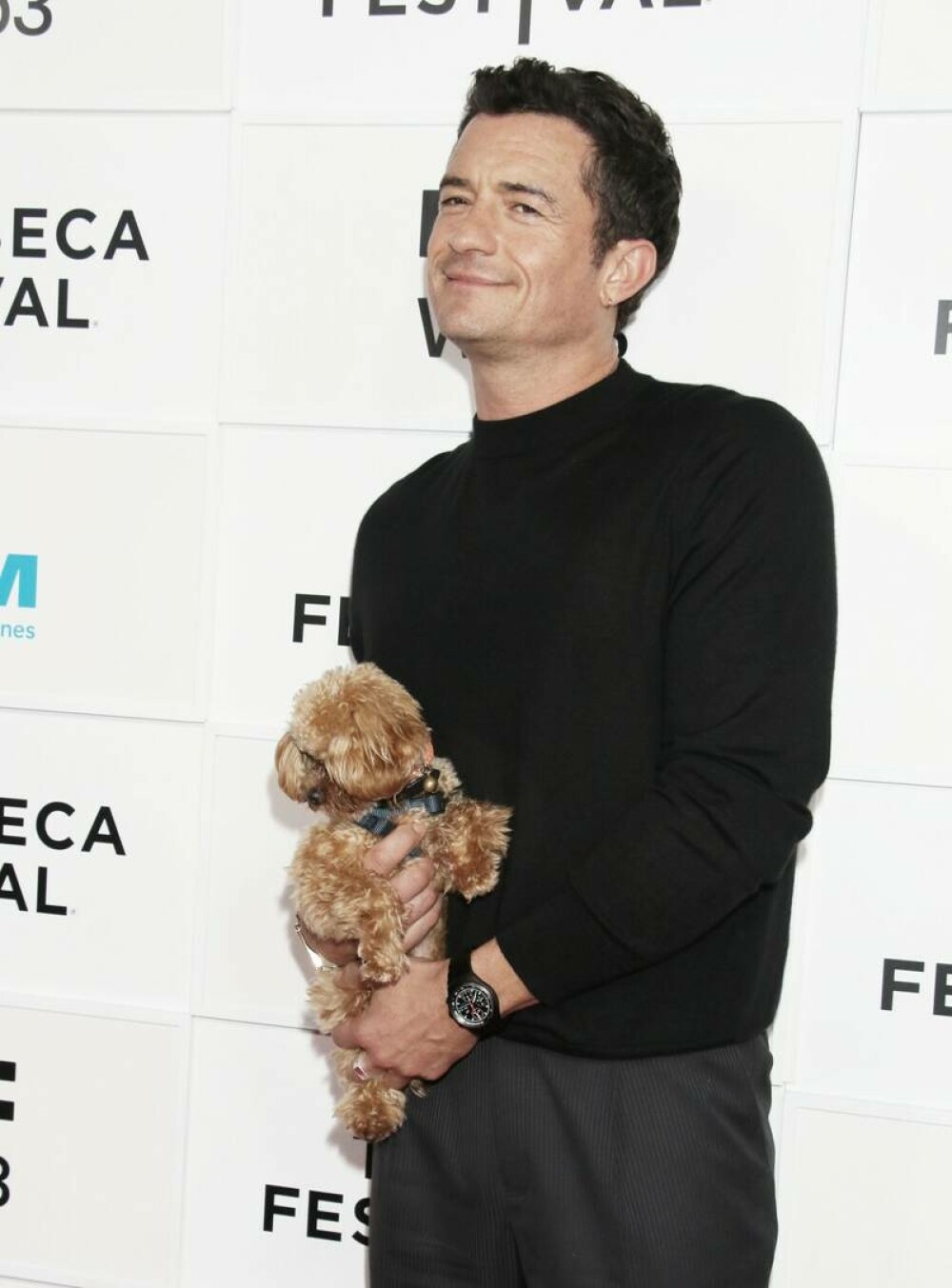Orlando Bloom a atras din nou toate privirile. Cum a apărut alături de câinele său pe covorul roșu. GALERIE FOTO - Imaginea 2