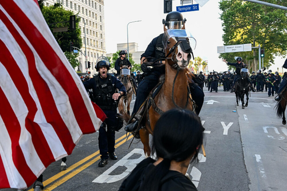 Protestele se extind în SUA. Trump vede o ”invazie străină” și trimite armata în Los Angeles: ”Sunt niște animale” - Imaginea 4