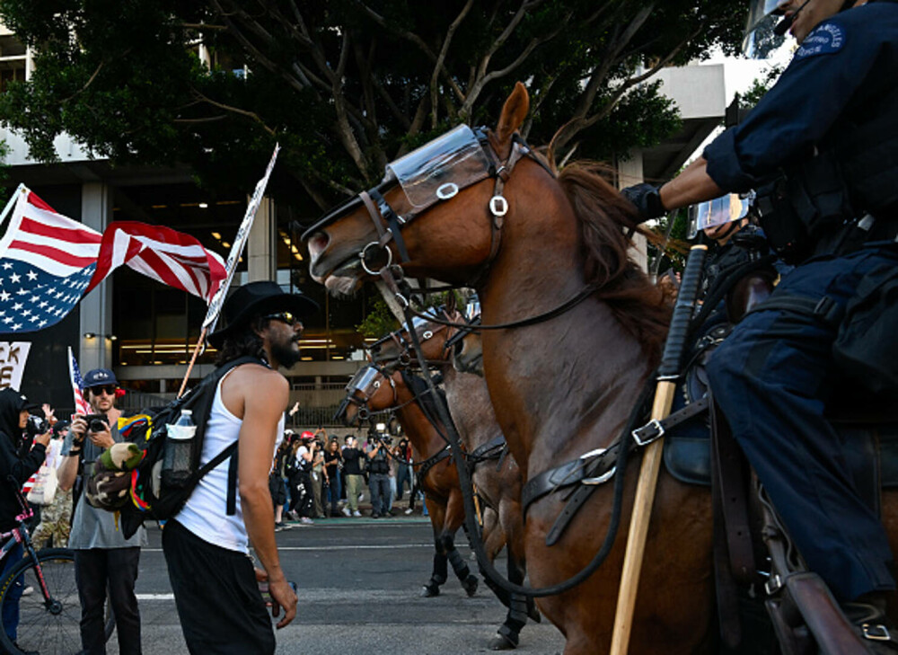 Protestele se extind în SUA. Trump vede o ”invazie străină” și trimite armata în Los Angeles: ”Sunt niște animale” - Imaginea 7