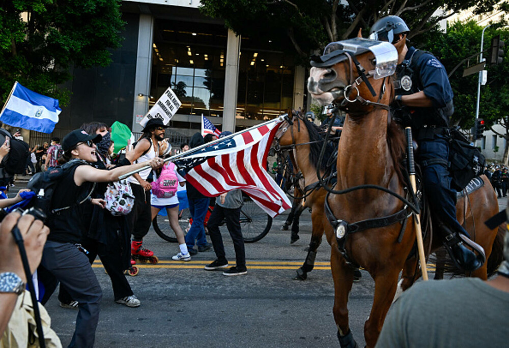Protestele se extind în SUA. Trump vede o ”invazie străină” și trimite armata în Los Angeles: ”Sunt niște animale” - Imaginea 12