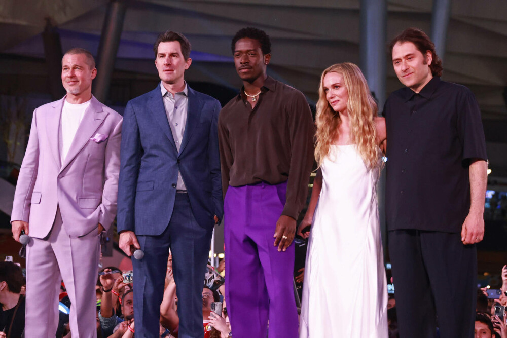 Brad Pitt a impresionat la premiera filmului „F1” cu noua tunsoare emblematică și un costum colorat. FOTO - Imaginea 12