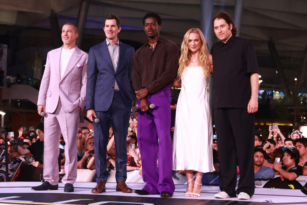 Brad Pitt a impresionat la premiera filmului „F1” cu noua tunsoare emblematică și un costum colorat. FOTO - Imaginea 13
