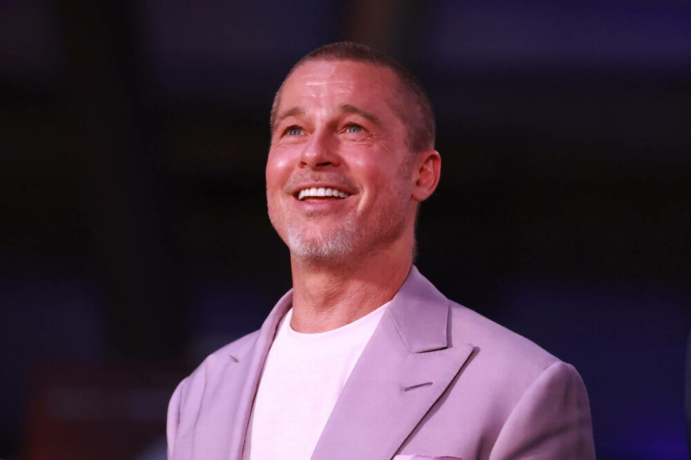 Brad Pitt a impresionat la premiera filmului „F1” cu noua tunsoare emblematică și un costum colorat. FOTO - Imaginea 17