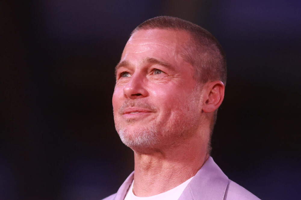 Brad Pitt a impresionat la premiera filmului „F1” cu noua tunsoare emblematică și un costum colorat. FOTO - Imaginea 19