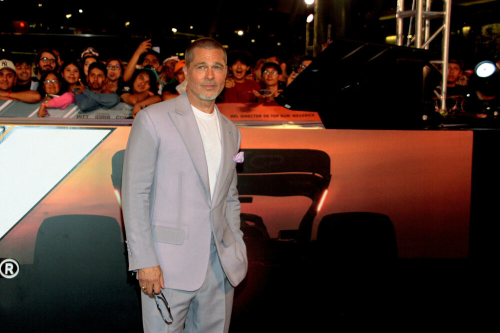 Brad Pitt a impresionat la premiera filmului „F1” cu noua tunsoare emblematică și un costum colorat. FOTO - Imaginea 25