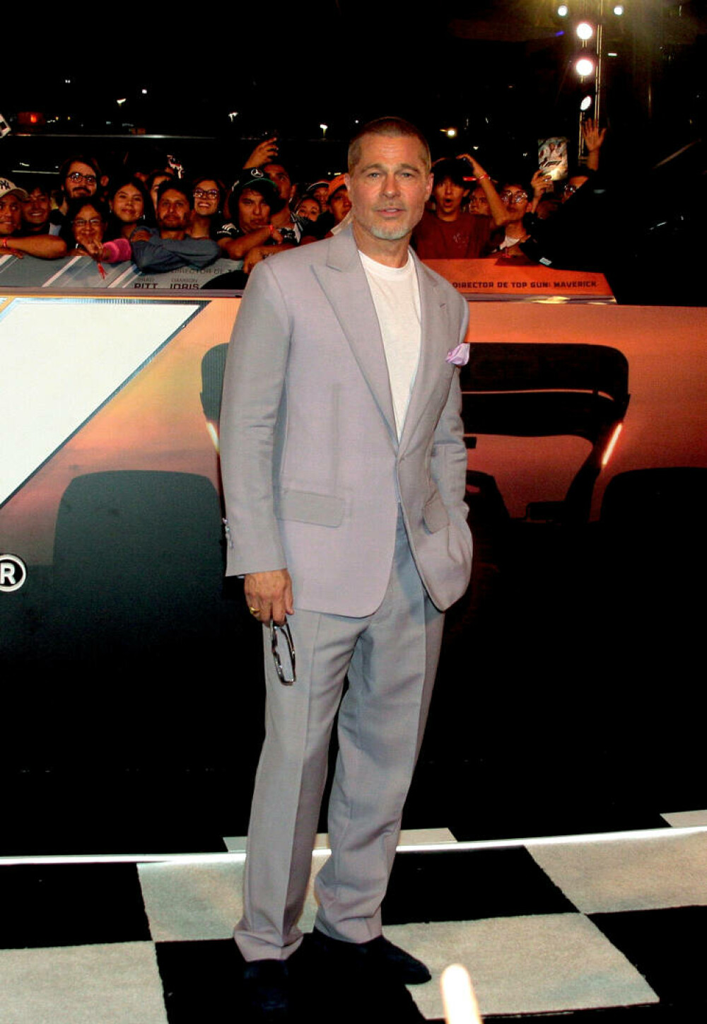 Brad Pitt a impresionat la premiera filmului „F1” cu noua tunsoare emblematică și un costum colorat. FOTO - Imaginea 26