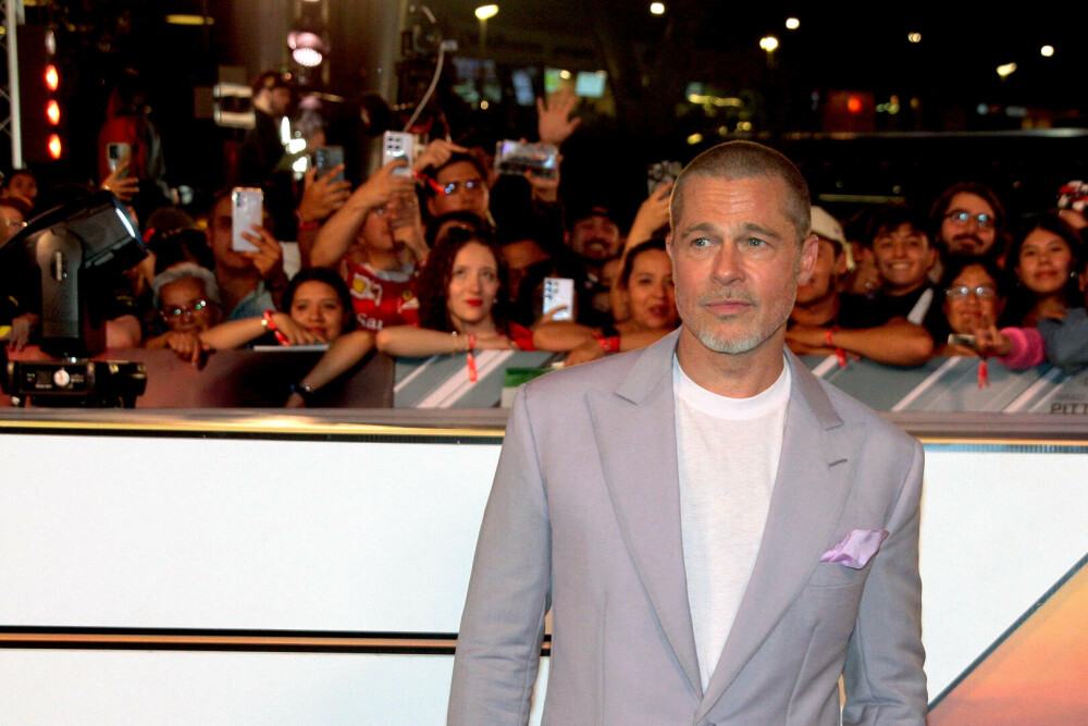 Brad Pitt a impresionat la premiera filmului „F1” cu noua tunsoare emblematică și un costum colorat. FOTO - Imaginea 27
