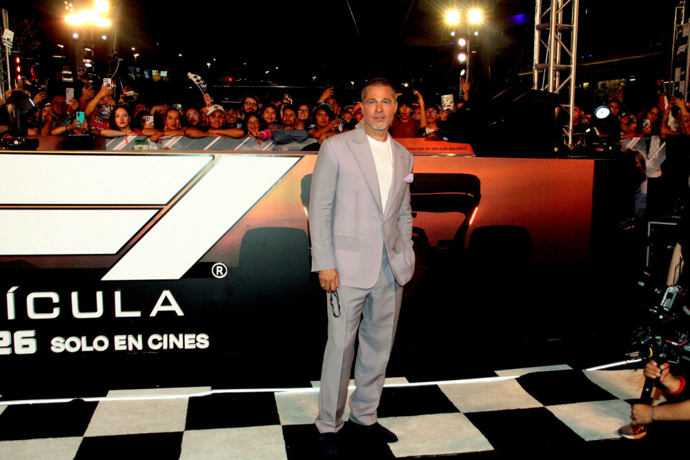 Brad Pitt a impresionat la premiera filmului „F1” cu noua tunsoare emblematică și un costum colorat. FOTO - Imaginea 28