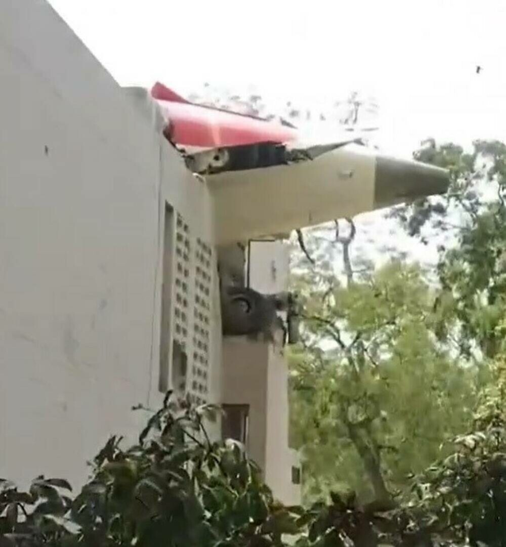 Tragedie aviatică în India: Bilanțul se apropie de 300 de morți. A fost găsit un singur supraviețuitor - Imaginea 11