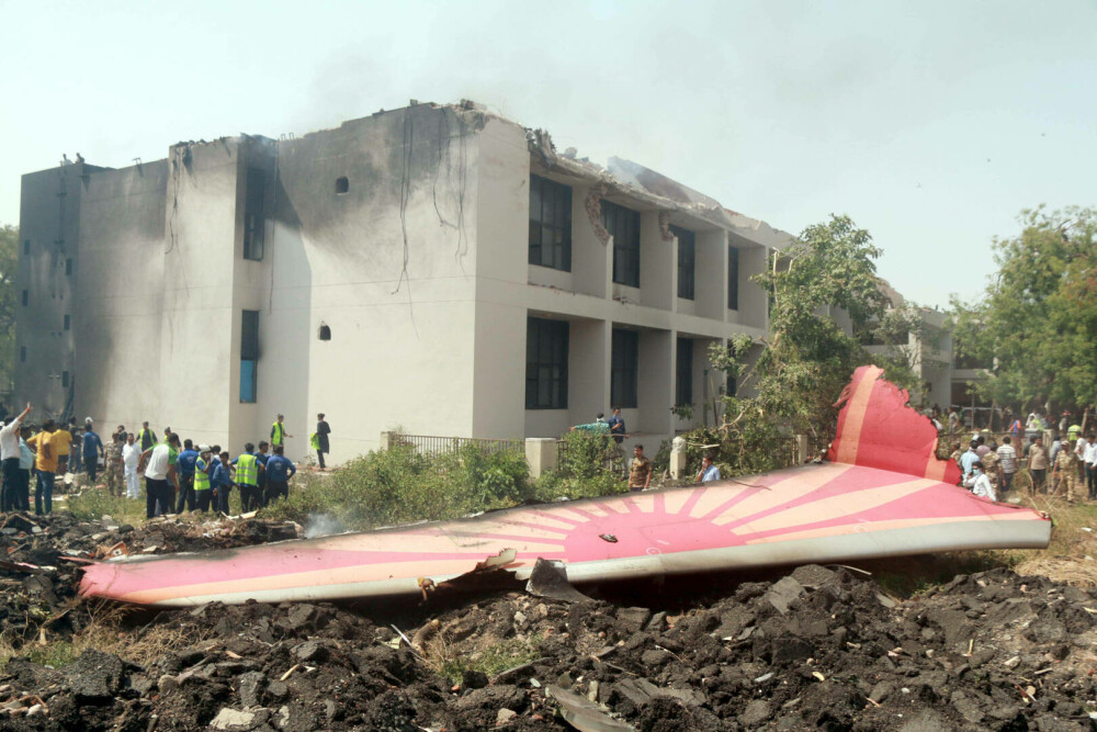 Tragedie aviatică în India: Bilanțul se apropie de 300 de morți. A fost găsit un singur supraviețuitor - Imaginea 12