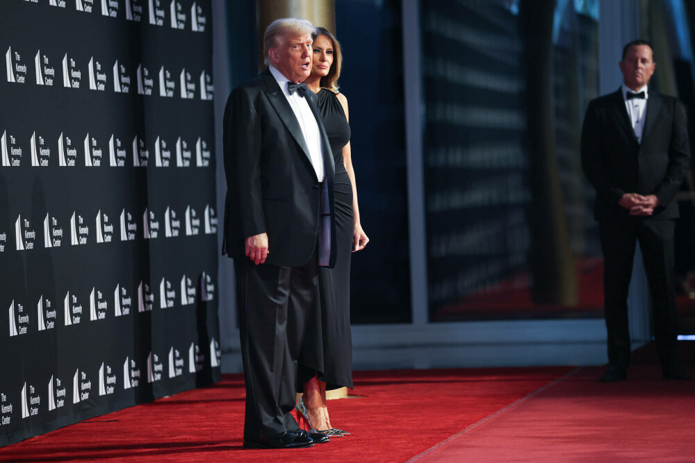 Donald și Melania Trump, huiduiți și aplaudați, în timp ce asistau la muzicalul Les Misérables. „Tot ce voiam”. FOTO&VIDEO - Imaginea 8