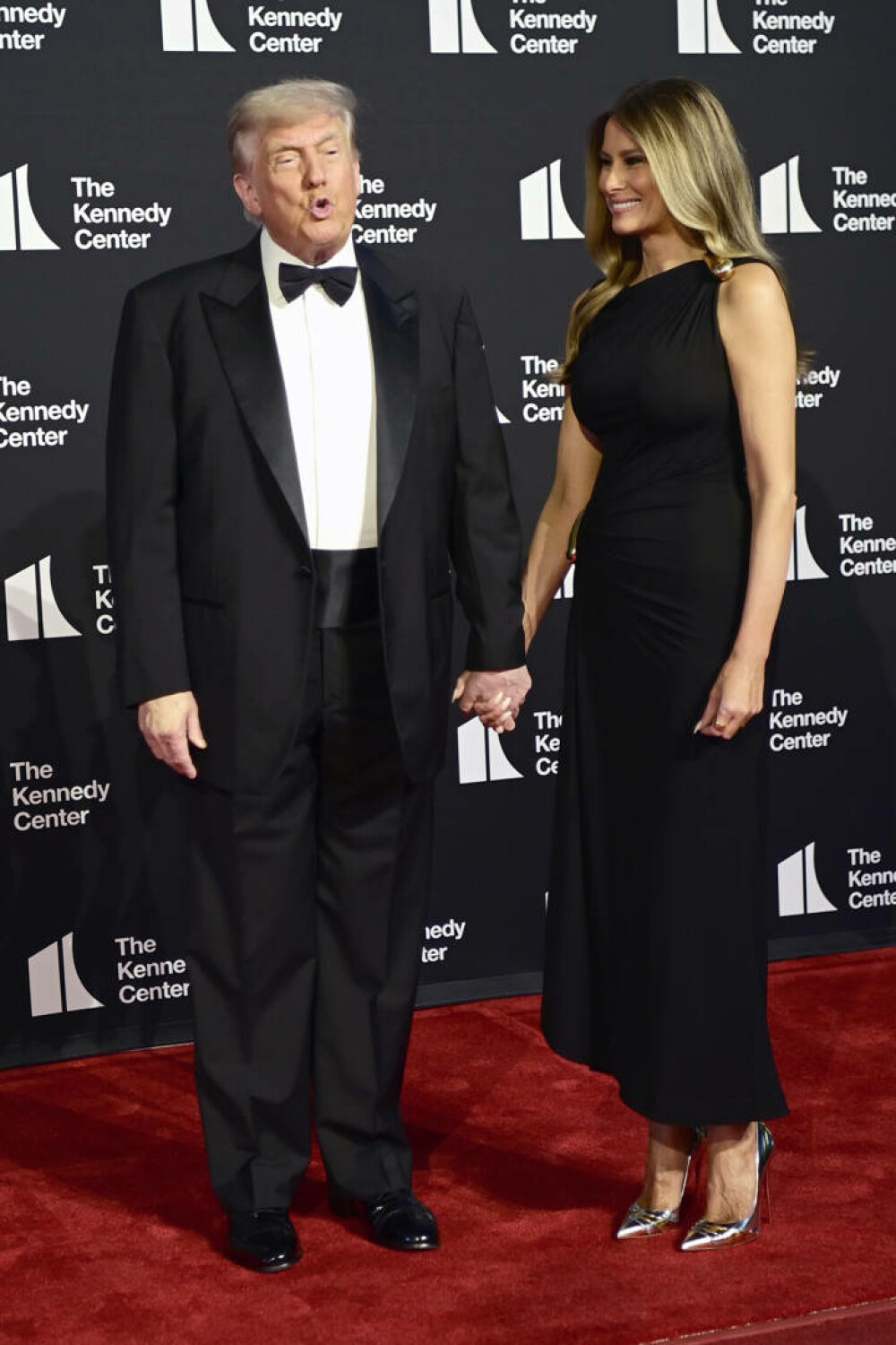 Donald și Melania Trump, huiduiți și aplaudați, în timp ce asistau la muzicalul Les Misérables. „Tot ce voiam”. FOTO&VIDEO - Imaginea 17