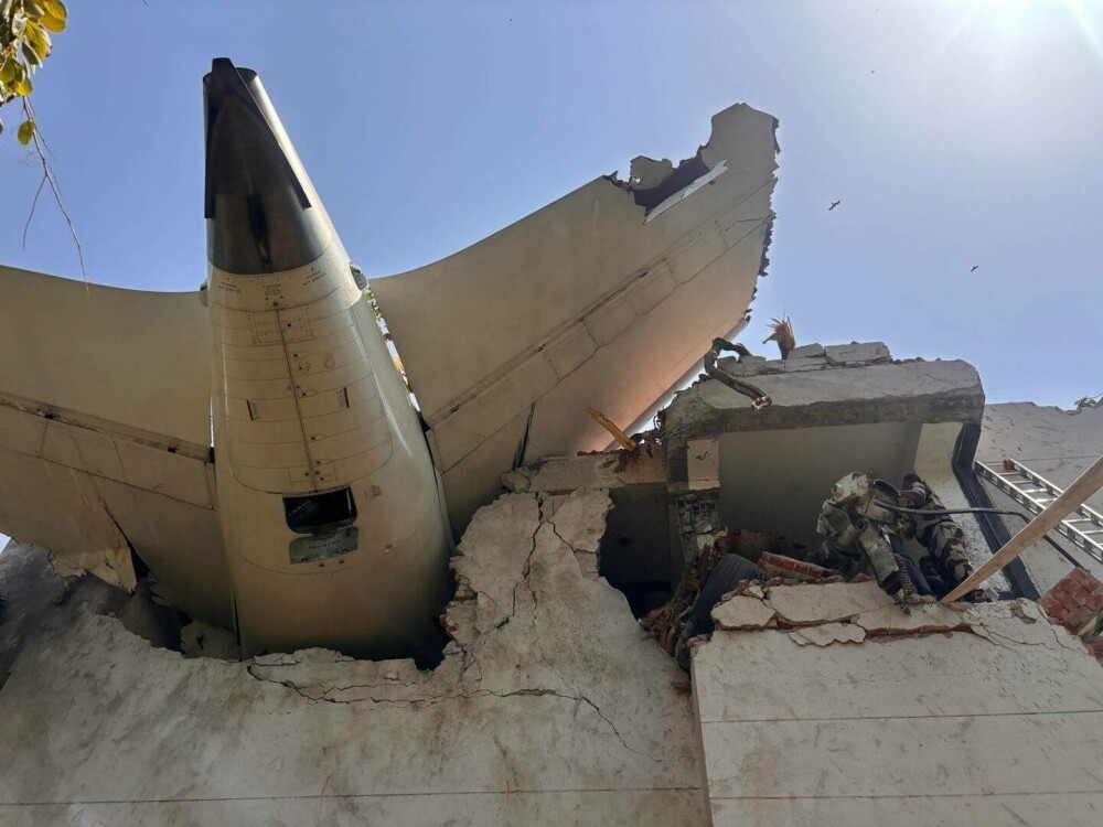 Tragedie aviatică în India: Bilanțul se apropie de 300 de morți. A fost găsit un singur supraviețuitor - Imaginea 20