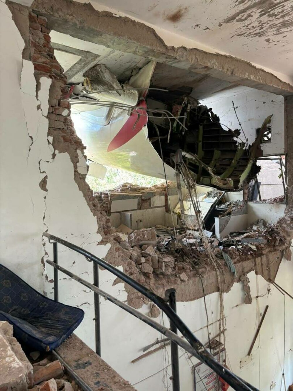 Tragedie aviatică în India: Bilanțul se apropie de 300 de morți. A fost găsit un singur supraviețuitor - Imaginea 21