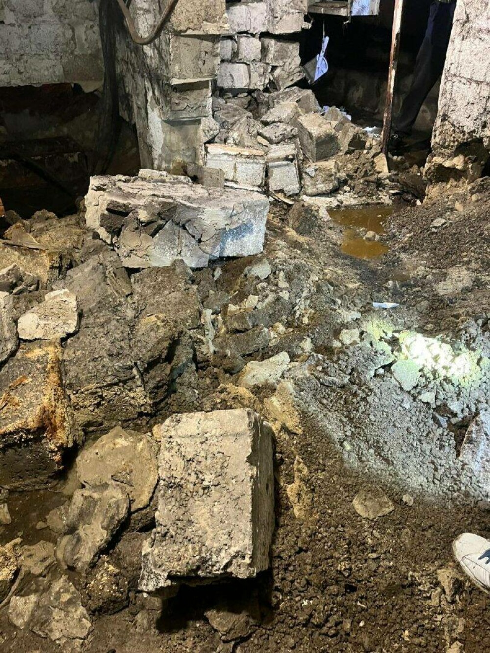 Un zid s-a prăbușit la stația de metrou Piața Sudului, din cauza infiltrațiilor de apă | GALERIE FOTO - Imaginea 3