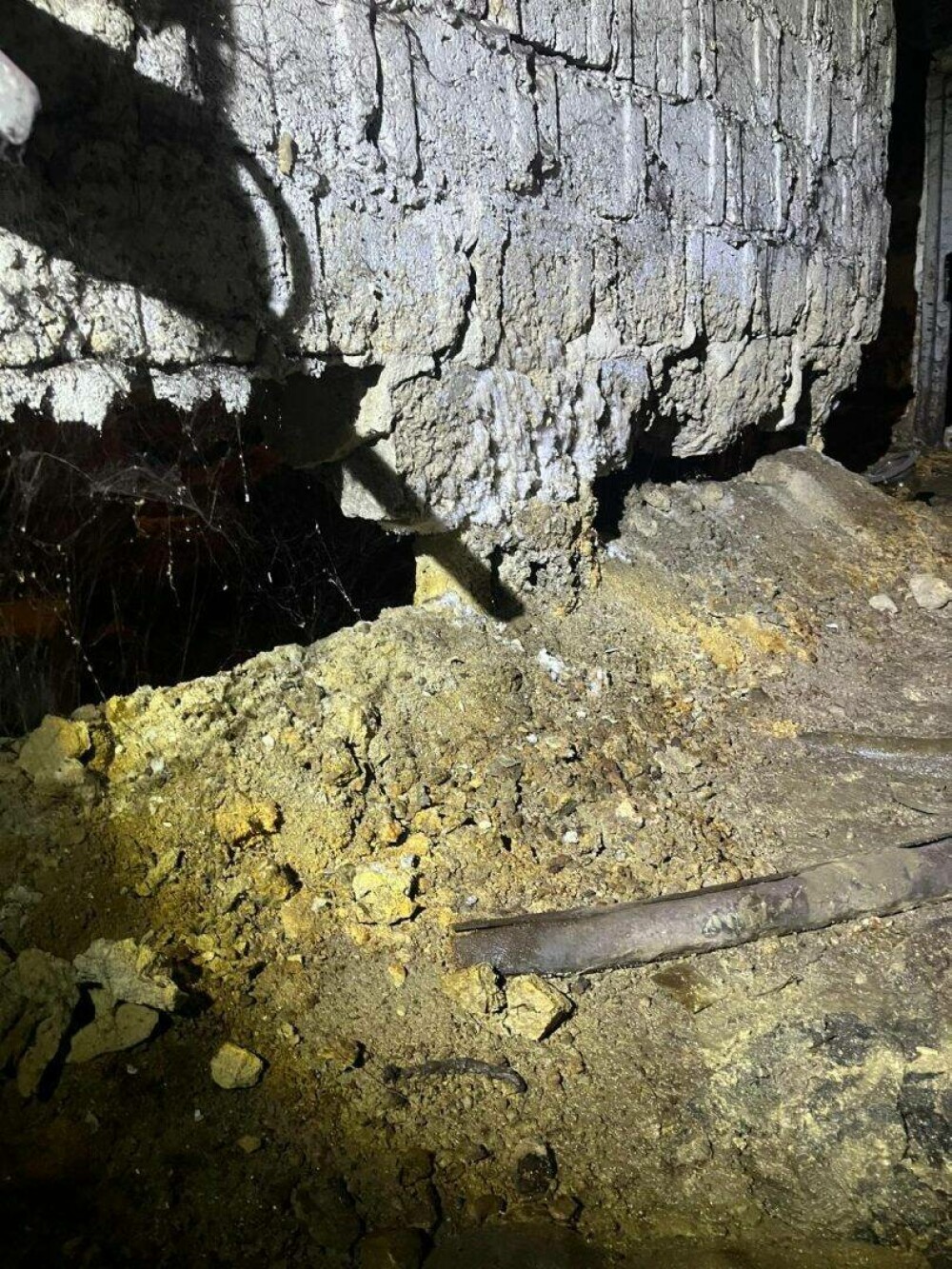Un zid s-a prăbușit la stația de metrou Piața Sudului, din cauza infiltrațiilor de apă | GALERIE FOTO - Imaginea 6