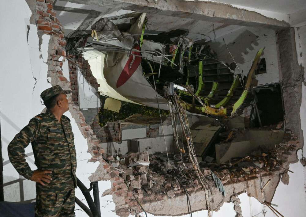 Căpitanul zborului tragic Air India a salvat 18 familii în ultimele sale clipe. Ce decizie crucială a luat înainte de impact - Imaginea 5