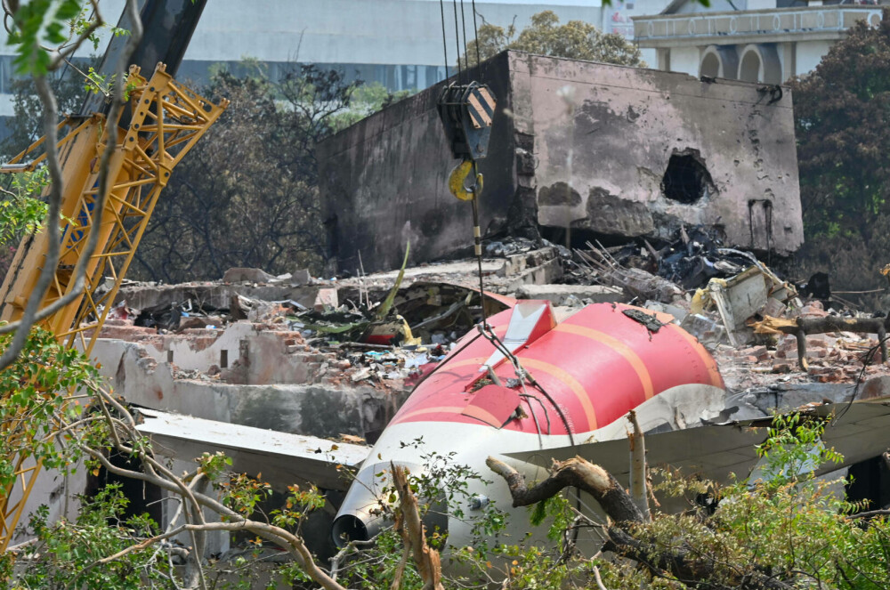 Căpitanul zborului tragic Air India a salvat 18 familii în ultimele sale clipe. Ce decizie crucială a luat înainte de impact - Imaginea 7