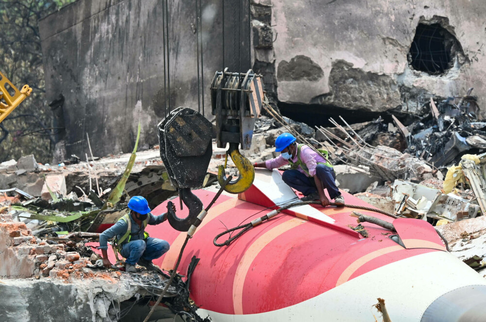 Căpitanul zborului tragic Air India a salvat 18 familii în ultimele sale clipe. Ce decizie crucială a luat înainte de impact - Imaginea 8