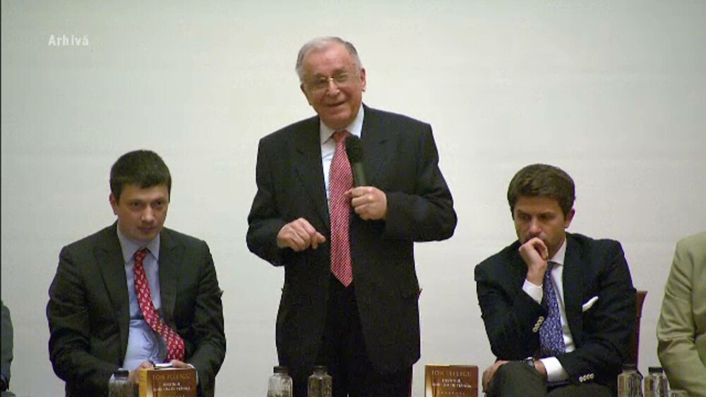 Viața lui Ion Iliescu în imagini. Momente cheie din cariera primului președinte al României postcomuniste | FOTO - Imaginea 25