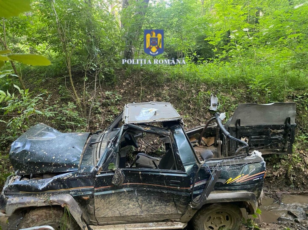 O mașină s-a răsturnat într-o râpă pe Transfăgărășan. Șoferul se află în stare gravă, iar pasagerul a decedat - Imaginea 1