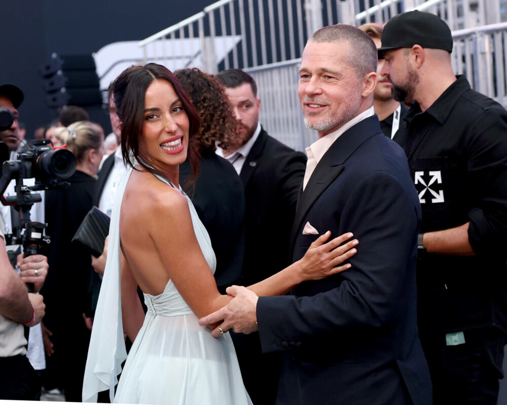 Brad Pitt și Ines de Ramon, apariție rară pe covorul roșu. Cum au fost surprinși la premiera filmului F1. FOTO - Imaginea 32