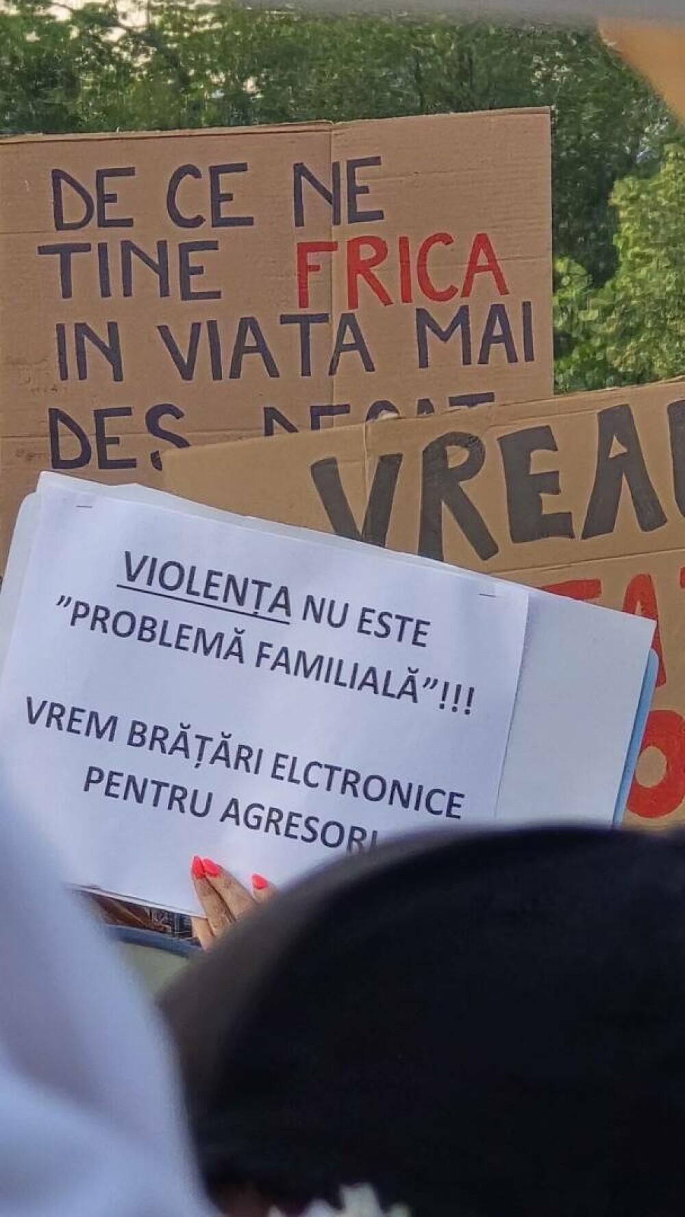 Manifestație faţă de cazurile de violenţă împotriva femeilor, în Piaţa Victoriei. Nicușor Dan promite măsuri concrete. FOTO - Imaginea 4