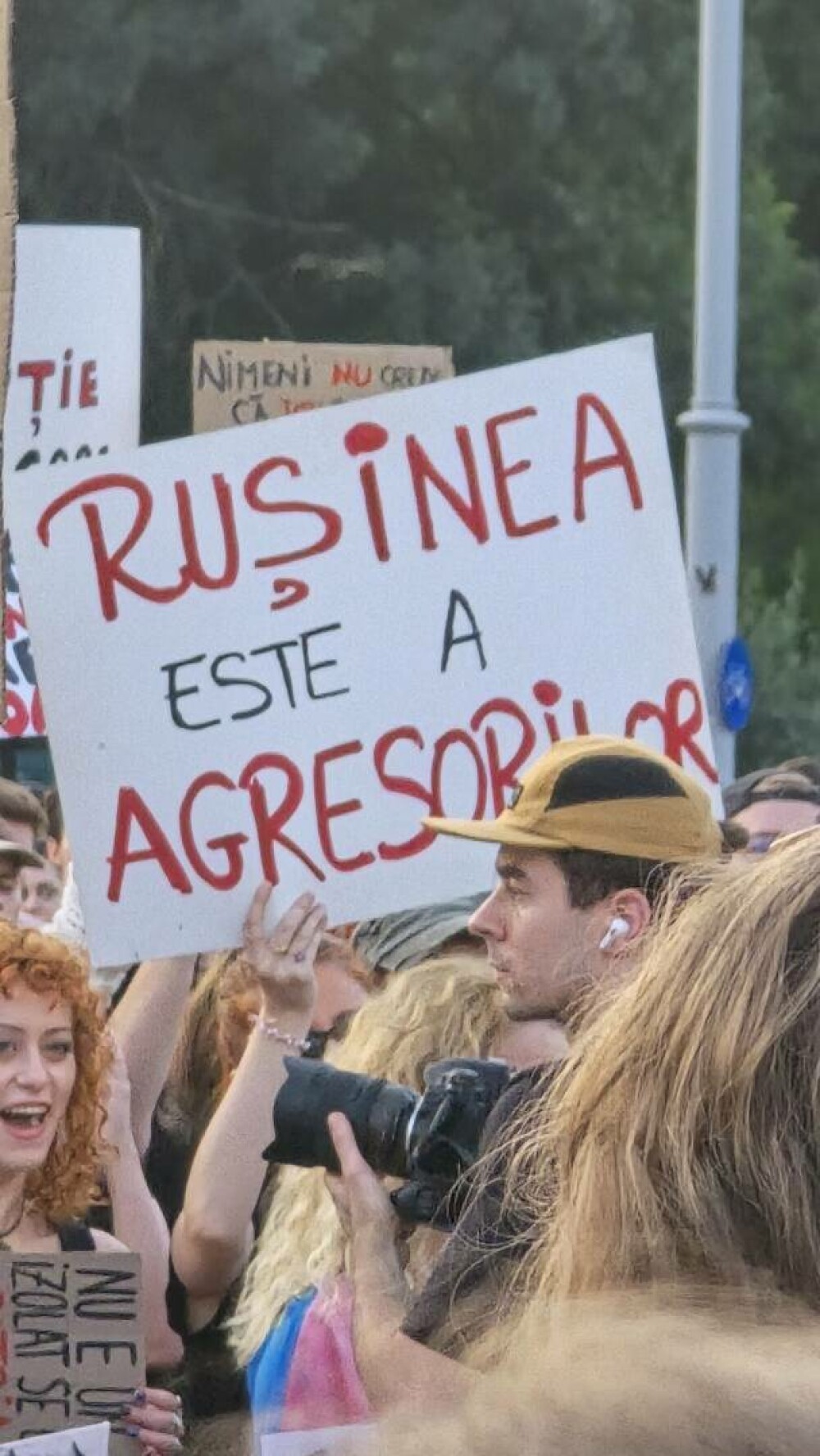 Manifestație faţă de cazurile de violenţă împotriva femeilor, în Piaţa Victoriei. Nicușor Dan promite măsuri concrete. FOTO - Imaginea 5