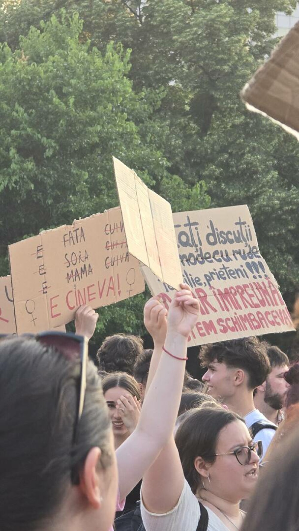 Manifestație faţă de cazurile de violenţă împotriva femeilor, în Piaţa Victoriei. Nicușor Dan promite măsuri concrete. FOTO - Imaginea 7