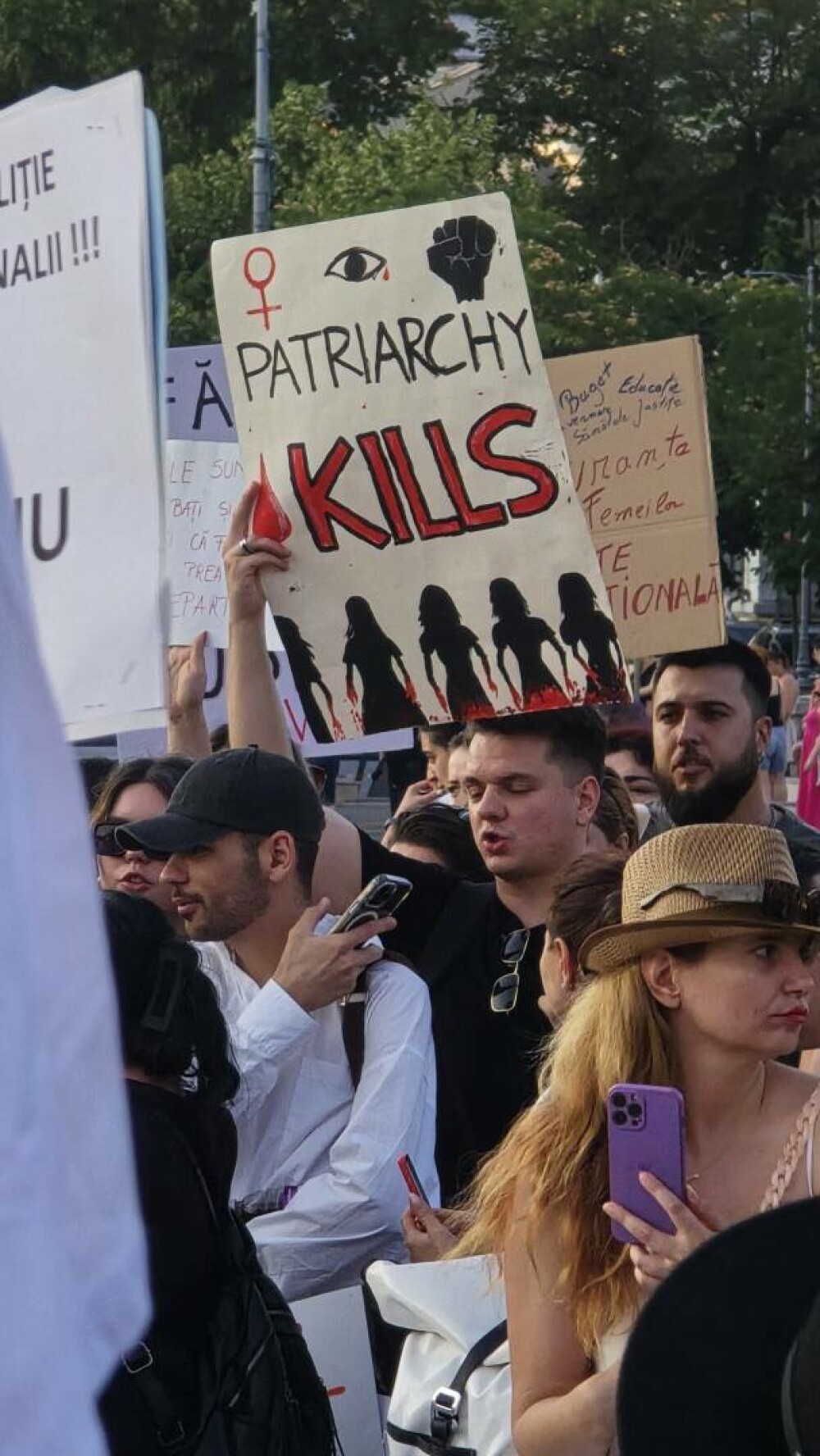 Manifestație faţă de cazurile de violenţă împotriva femeilor, în Piaţa Victoriei. Nicușor Dan promite măsuri concrete. FOTO - Imaginea 10