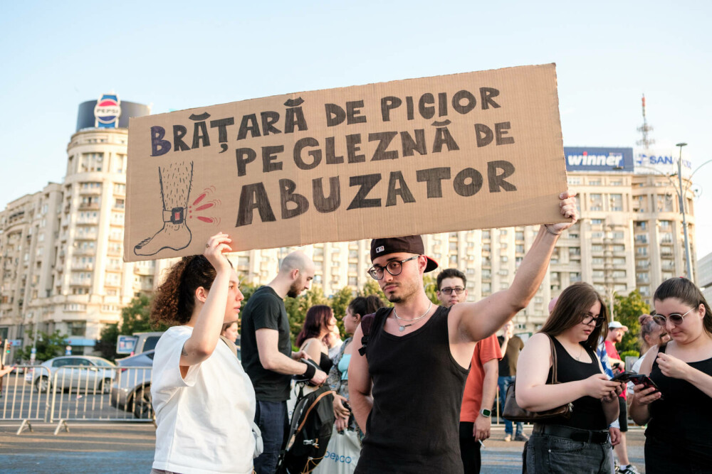 Manifestație faţă de cazurile de violenţă împotriva femeilor, în Piaţa Victoriei. Nicușor Dan promite măsuri concrete. FOTO - Imaginea 23