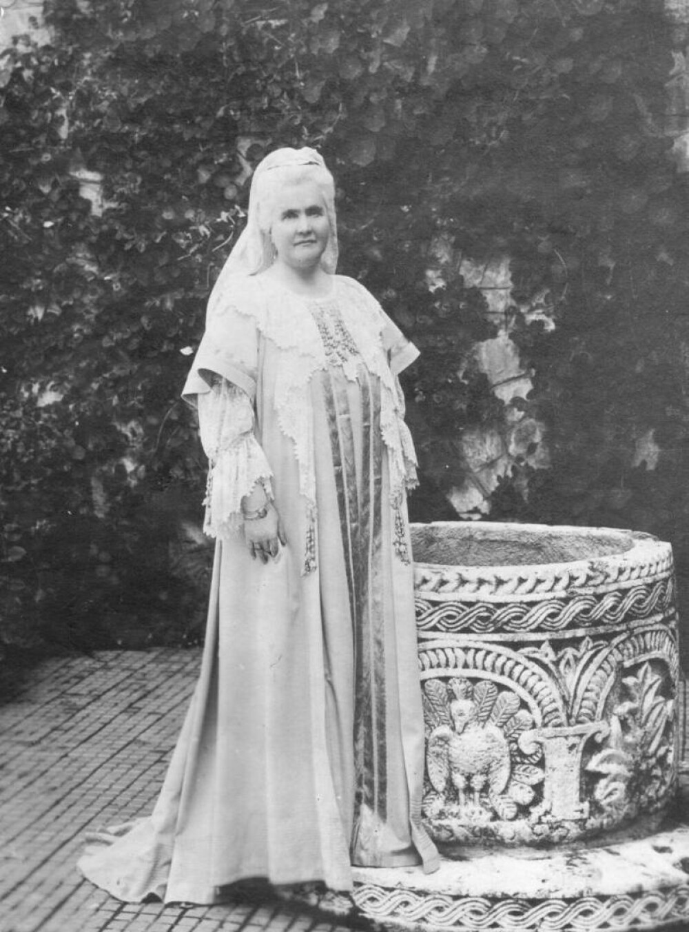 Regina Elisabeta a României: Viața, domnia și contribuțiile culturale - Imaginea 9