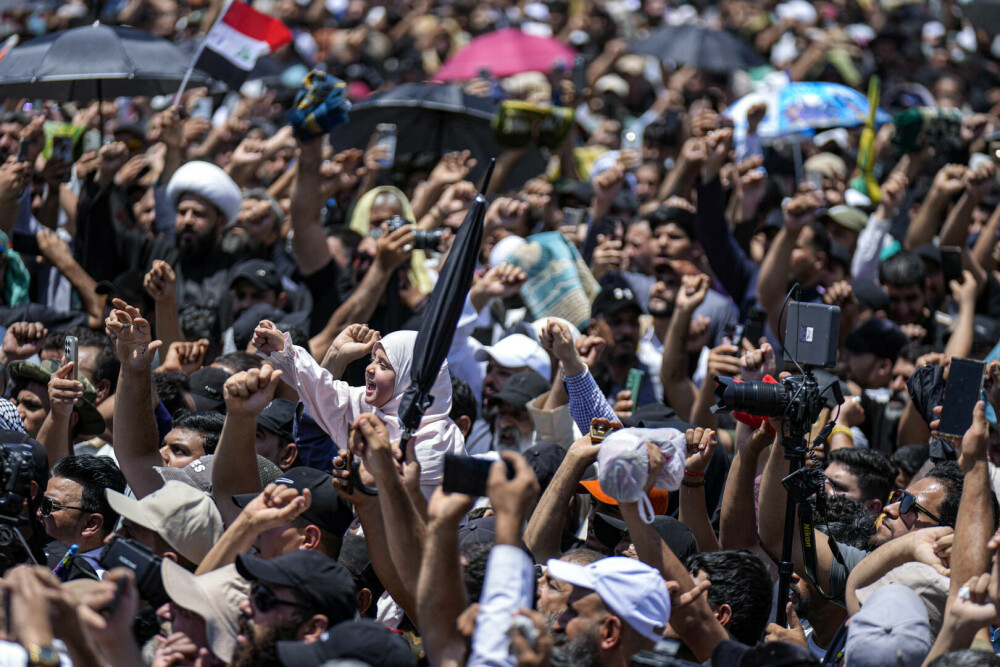 Mii de manifestanţi denunţă, la Bagdad şi Teheran, după rugăciunea de vineri, războiul între Israel şi Iran - Imaginea 3