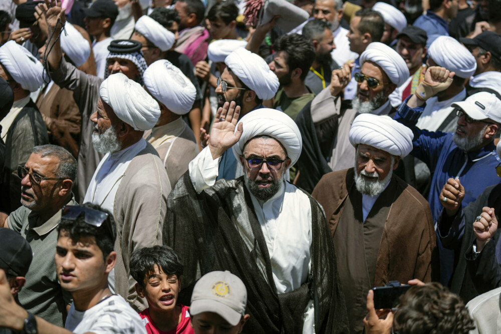 Mii de manifestanţi denunţă, la Bagdad şi Teheran, după rugăciunea de vineri, războiul între Israel şi Iran - Imaginea 4