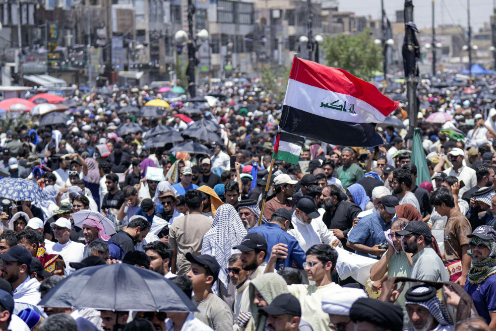 Mii de manifestanţi denunţă, la Bagdad şi Teheran, după rugăciunea de vineri, războiul între Israel şi Iran - Imaginea 6