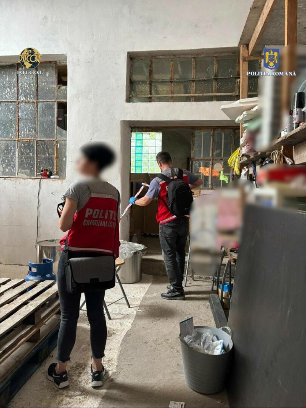 Escobar de Brașov. Cel mai mare laborator de droguri din România, descoperit într-un depozit | FOTO & VIDEO - Imaginea 5