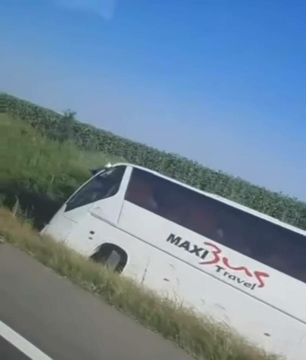 Un mort și 7 copii răniţi, după ce un autocar s-a răsturnat pe autostrada A2. A fost activat Planul Roşu de Intervenţie. FOTO - Imaginea 4