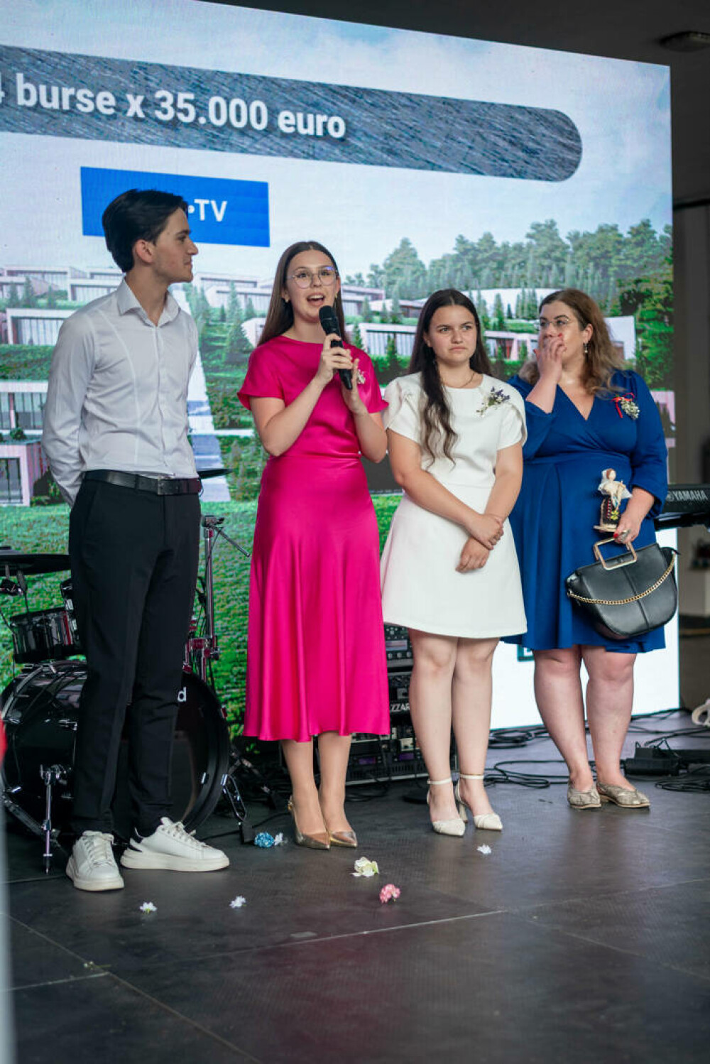 PRO TV sprijină excelența din sate izolate prin burse de 140.000 de euro oferite la Gala BookLand - Imaginea 23