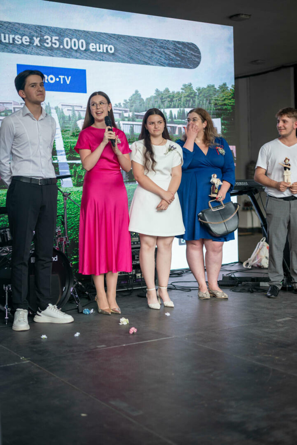 PRO TV sprijină excelența din sate izolate prin burse de 140.000 de euro oferite la Gala BookLand - Imaginea 22