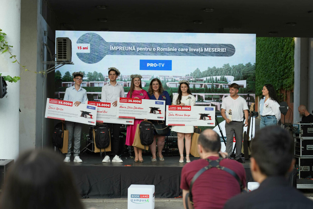 PRO TV sprijină excelența din sate izolate prin burse de 140.000 de euro oferite la Gala BookLand - Imaginea 9